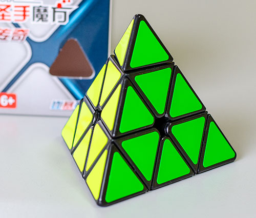 SS Legend Pyraminx Crna